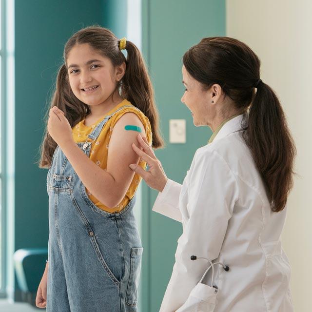 Common Questions-girl with doctor
